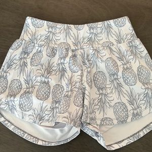 Fitted Pineapple Short